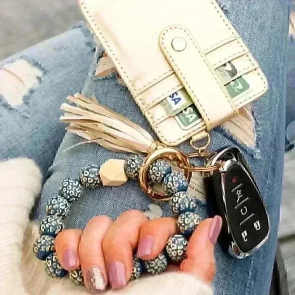 Leopard Beaded Key Ring Wallet Bracelet - Picture 2 of 3